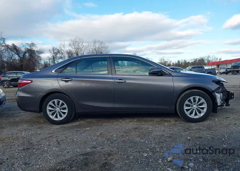 2016 Toyota Camry Le z USA, uszkodzony, nr VIN 4T4BF1FK4GR544320